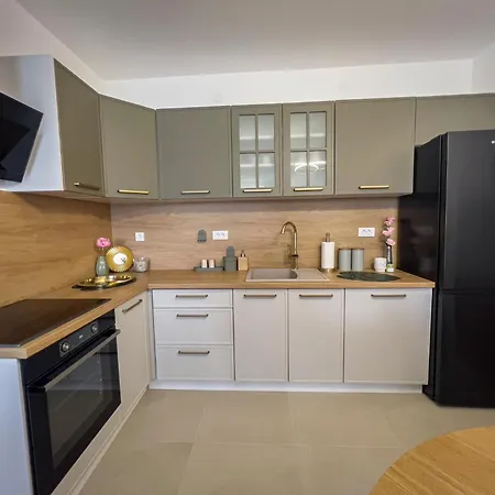 Elegant Escape Lux, Planet I Center * Nis