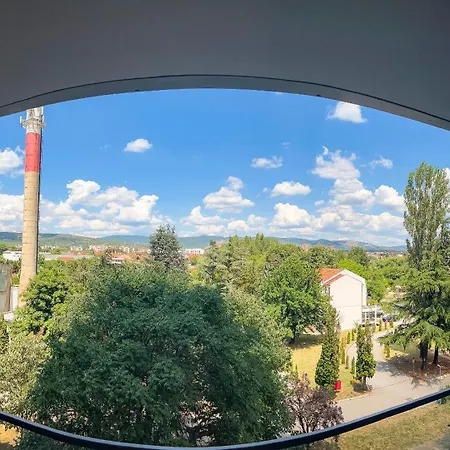 Elegant Escape Lux, Planet I Center Apartment