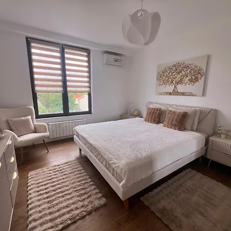 Apartment Elegant Escape Lux, Planet I Center *