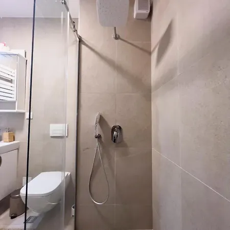 Elegant Escape Lux, Planet I Center *