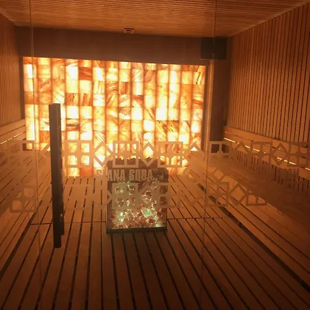 Elegant Escape Lux, Planet I Center *